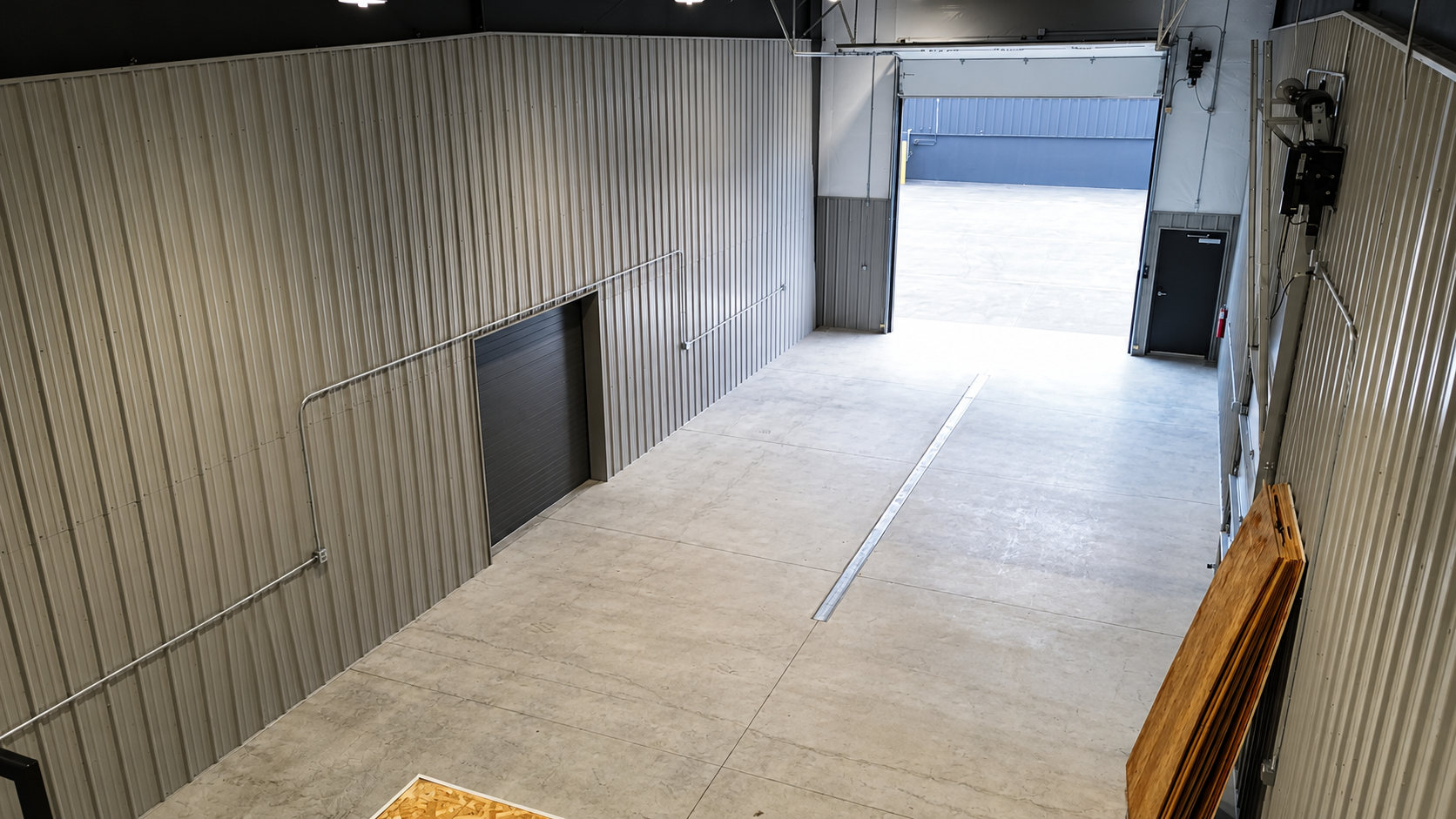 Bright warehouse space with high ceiling